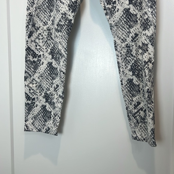 PINK SPORT Black and White Snakeskin leggings size large. - Picture 6 of 8